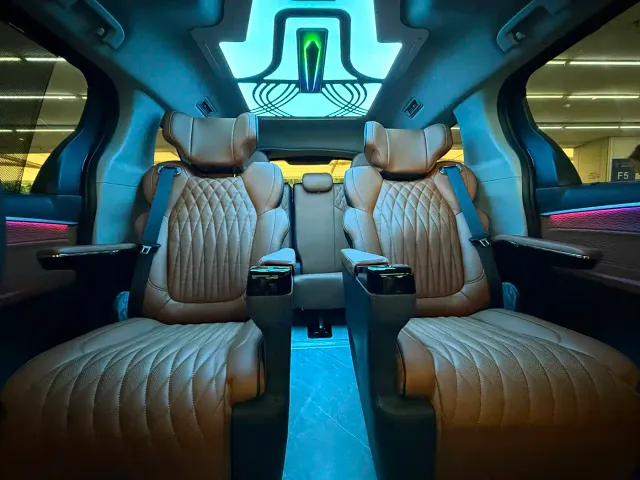 Toyota Sienna — Фото автомобиля 12