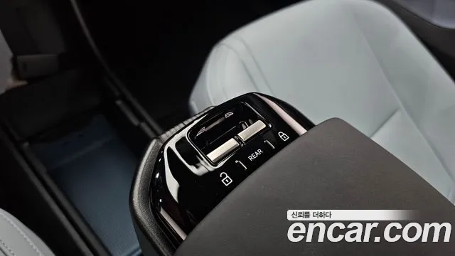 Volvo EX30 — Фото автомобиля 26