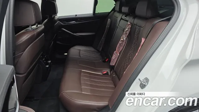 BMW 5 Series G30 — Фото автомобиля 16