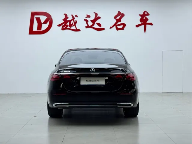 Mercedes-Benz E-Class — Фото автомобиля 20