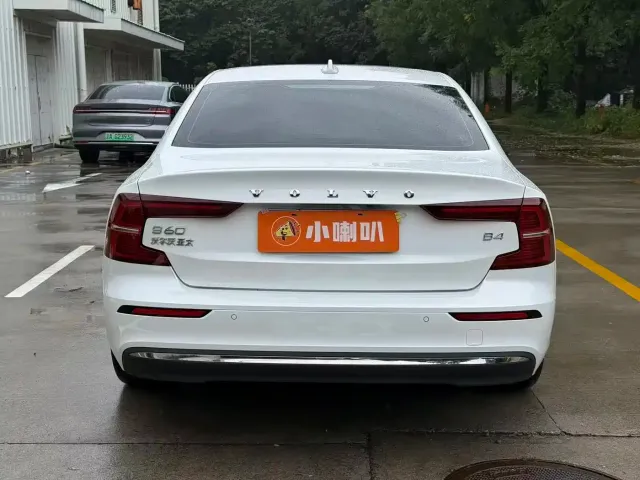 Volvo S60 — Фото автомобиля 12