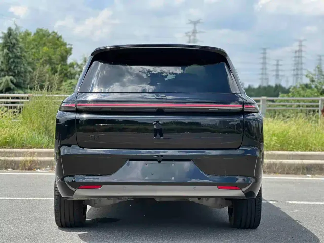 Li Auto L8 — Фото автомобиля 8