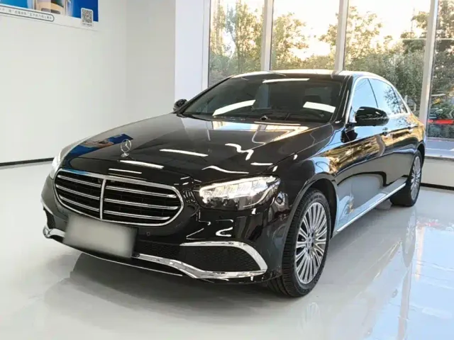 Фотография автомобиля — Mercedes-Benz E-Class
