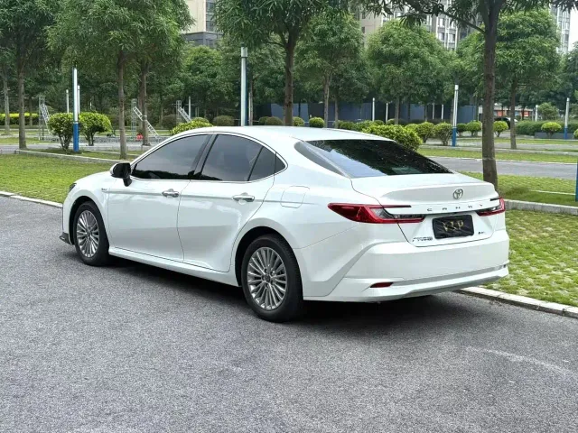 Toyota Camry — Фото автомобиля 2