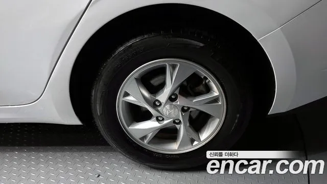 Hyundai AVANTE Avante (CN7) — Фото автомобиля 21