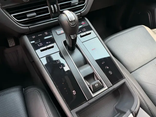 Porsche Macan — Фото автомобиля 12