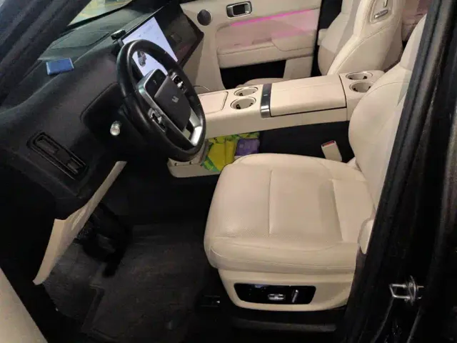 Li Auto L8 — Фото автомобиля 9