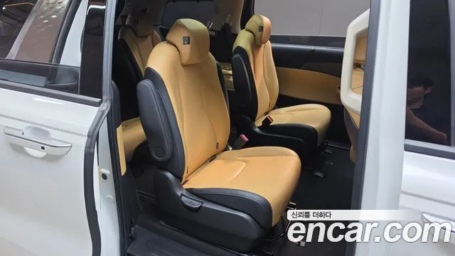 Kia Carnival Generation 4 — Фото автомобиля 17