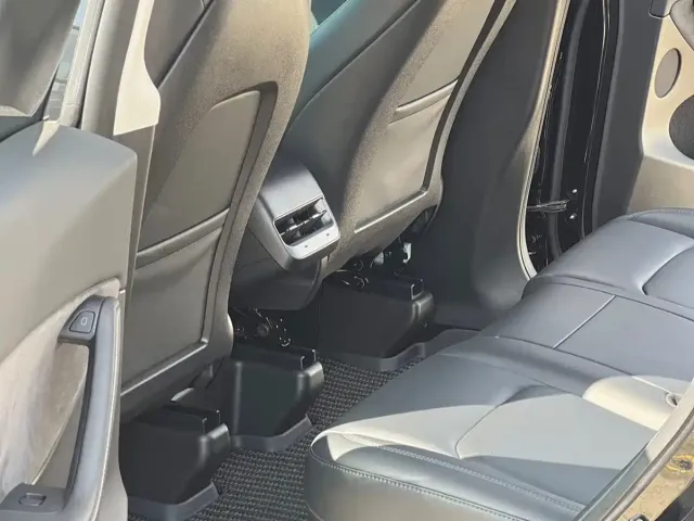 Tesla Model Y — Фото автомобиля 5