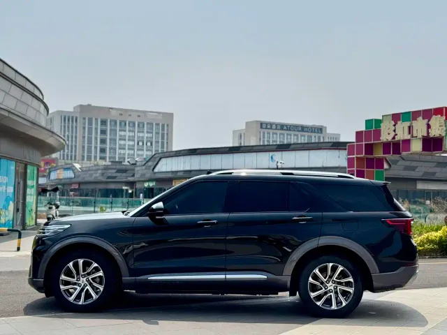 Ford Explorer — Фото автомобиля 11
