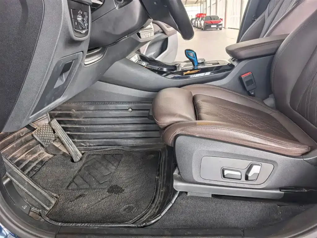 BMW BMW iX3 2022 Facelift Leading Model — Фото автомобиля 16