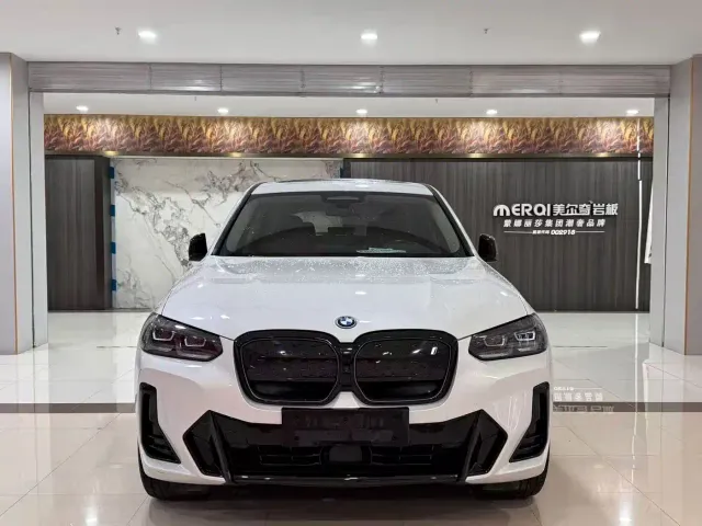 BMW iX3 — Фото автомобиля 2