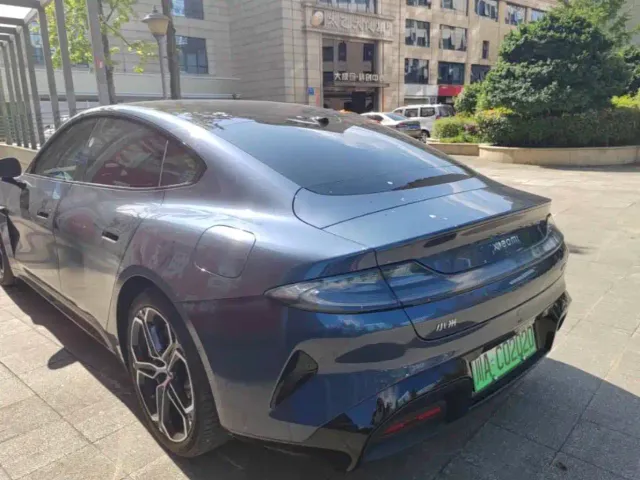 Xiaomi SU7 — Фото автомобиля 4