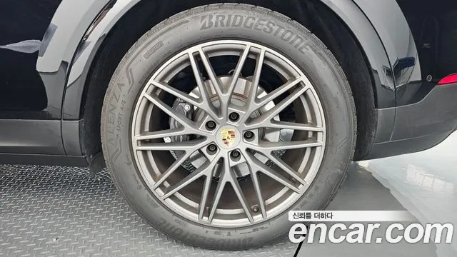Porsche Cayenne — Фото автомобиля 16