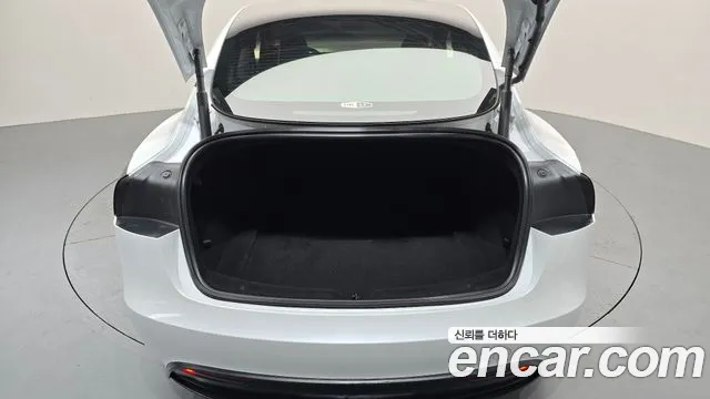 Tesla Model 3 — Фото автомобиля 23