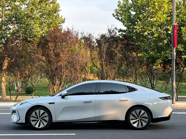 Geely Galaxy E8 — Фото автомобиля 12