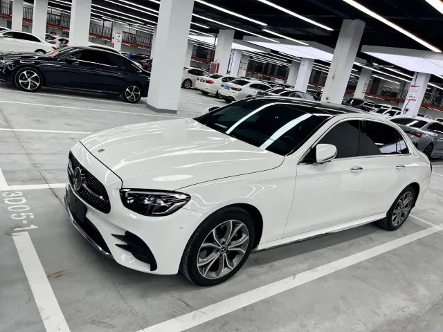 Фотография автомобиля — Mercedes-Benz E-Class