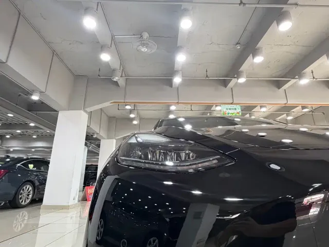 Tesla Model Y — Фото автомобиля 10
