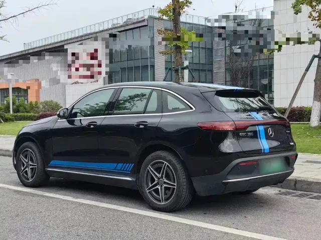 Mercedes-Benz EQC — Фото автомобиля 4