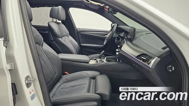 BMW 5 Series G30 — Фото автомобиля 26