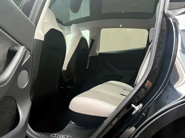 Tesla Model Y — Фото автомобиля 10
