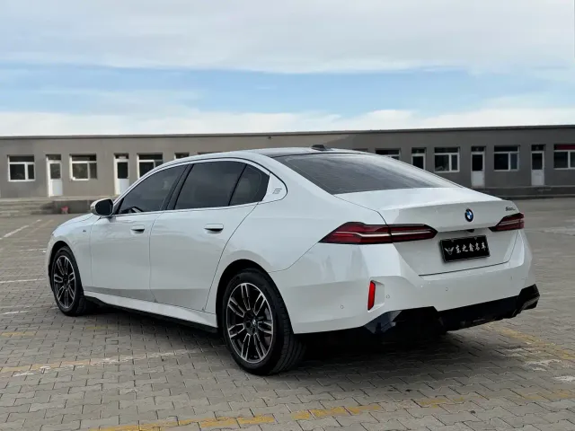BMW 5 Series — Фото автомобиля 7