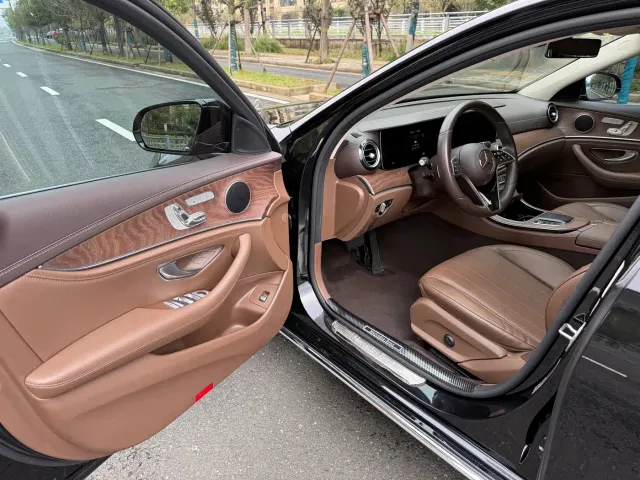 Mercedes-Benz E-Class — Фото автомобиля 13