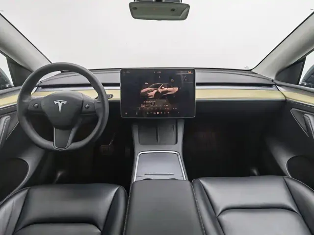 Tesla Model Y — Фото автомобиля 5