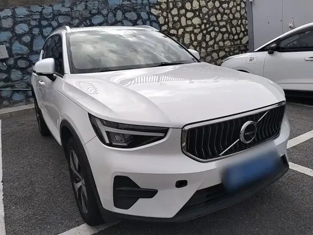 Volvo XC40 — Фото автомобиля 3