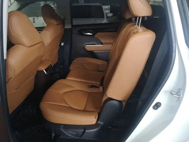 Toyota Highlander — Фото автомобиля 12