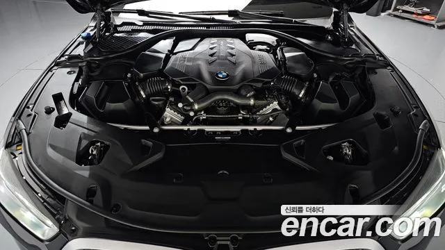 BMW 8 Series G15 — Фото автомобиля 6