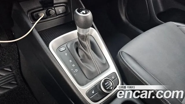 Hyundai Venue — Фото автомобиля 12
