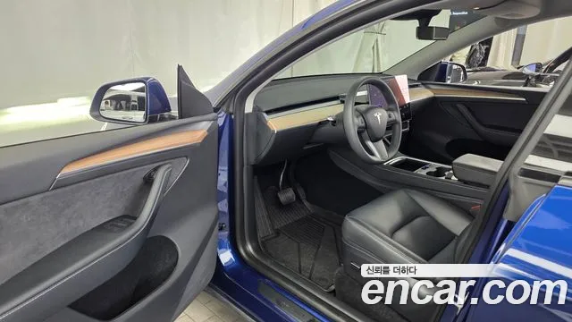 Tesla Model Y — Фото автомобиля 15