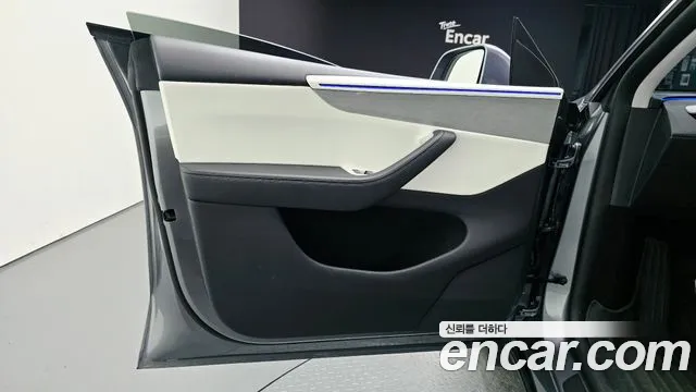 Tesla Model Y — Фото автомобиля 13
