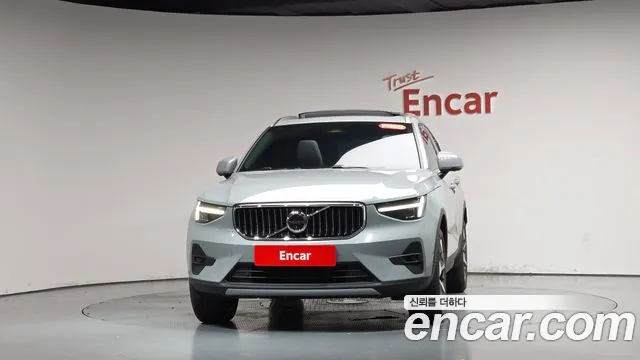 Вольво XC40 — Фото автомобиля 3