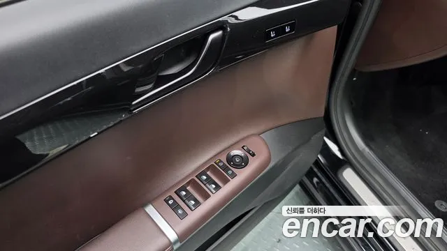 Hyundai Grandeur Grandeur (GN7) 2.5 Бензин 2WD — Фото автомобиля 18