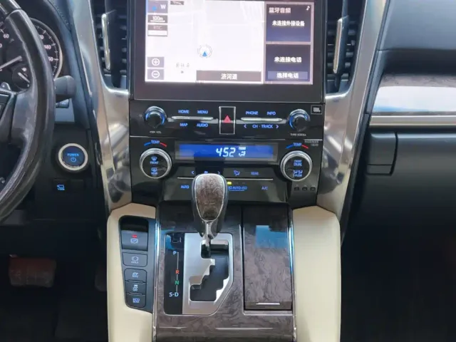 Toyota Vellfire — Фото автомобиля 16