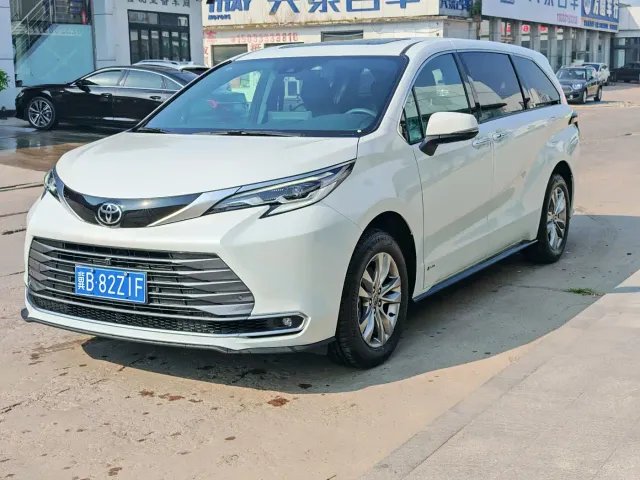 Фотография автомобиля — Toyota Sienna