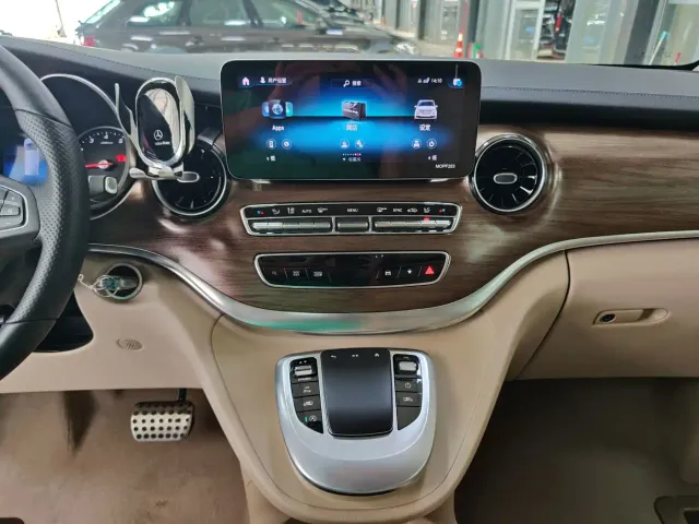 Mercedes-Benz V-Class — Фото автомобиля 13