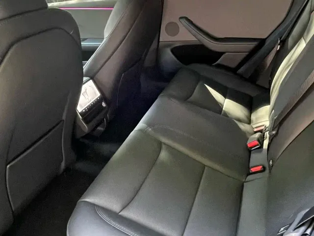 Tesla Model 3 — Фото автомобиля 6
