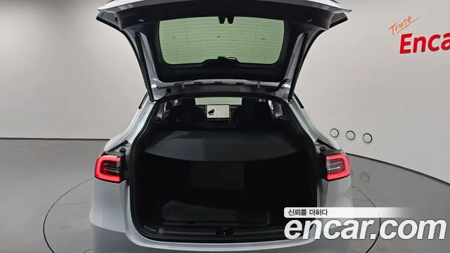 Tesla Model Y — Фото автомобиля 18
