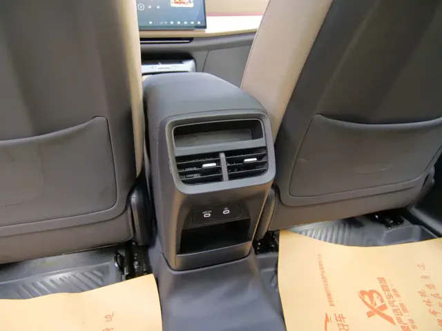 Volvo XC70 Plug-in Hybrid — Фото автомобиля 7