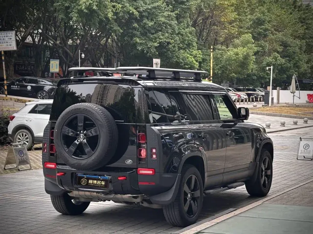Land Rover Defender — Фото автомобиля 6