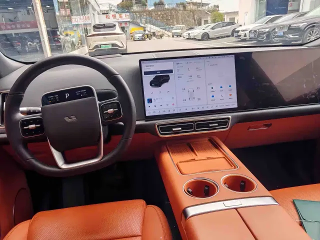 Li Auto L8 — Фото автомобиля 6
