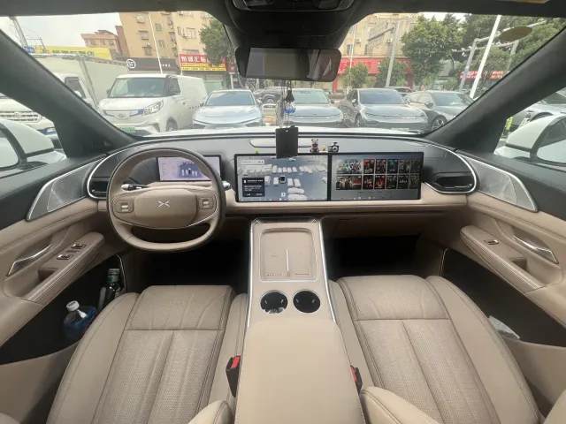Xpeng G9 — Фото автомобиля 10