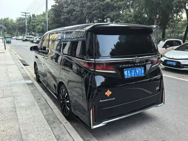 Toyota Vellfire — Фото автомобиля 2