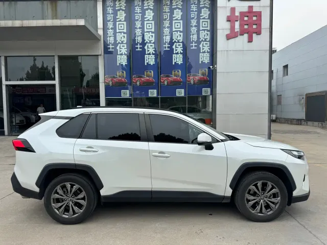 Toyota RAV4 — Фото автомобиля 12