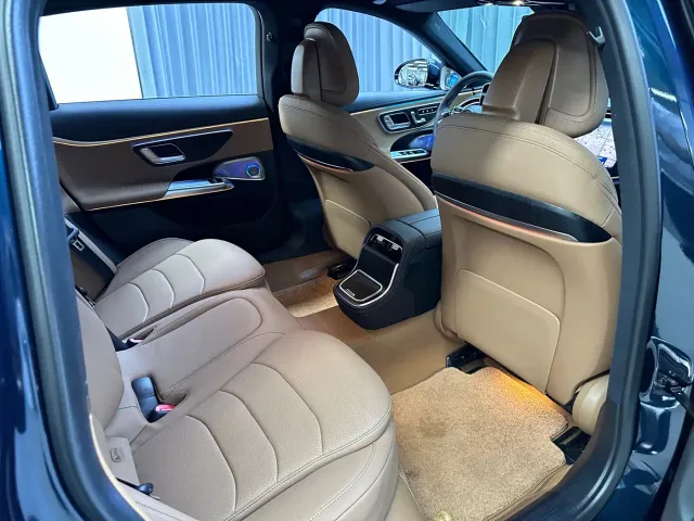 Mercedes-Benz E-Class — Фото автомобиля 13
