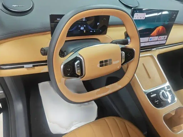 Geely Galaxy Starship 7 EM-i — Фото автомобиля 10