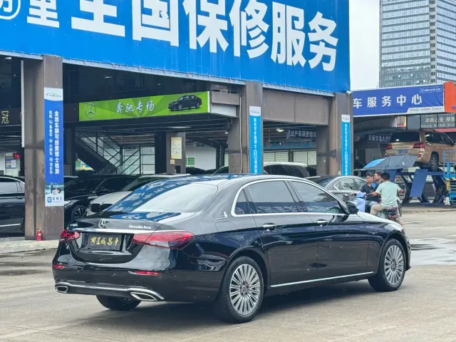 Mercedes-Benz E-Class — Фото автомобиля 18